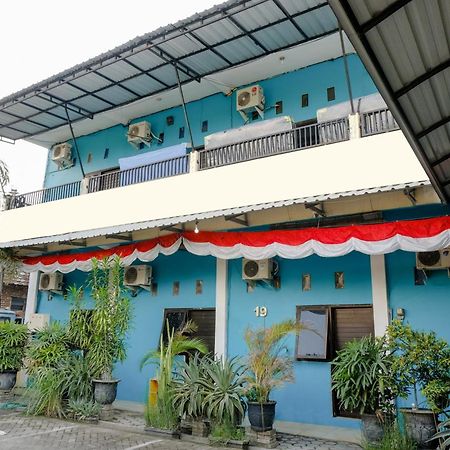 Oyo 1784 Hj. Aniek Residence ماديون المظهر الخارجي الصورة