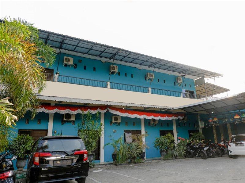Oyo 1784 Hj. Aniek Residence ماديون المظهر الخارجي الصورة