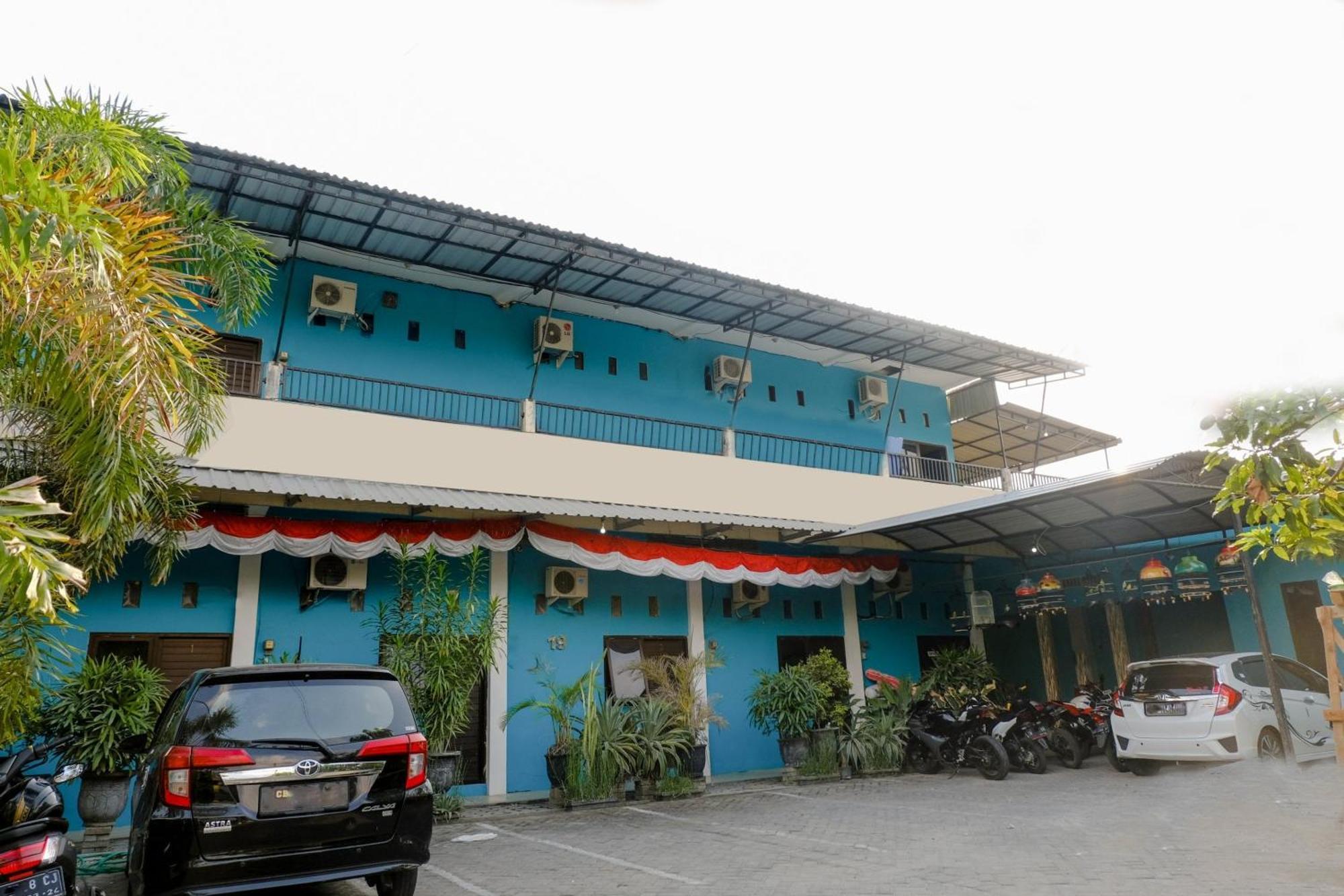 Oyo 1784 Hj. Aniek Residence ماديون المظهر الخارجي الصورة