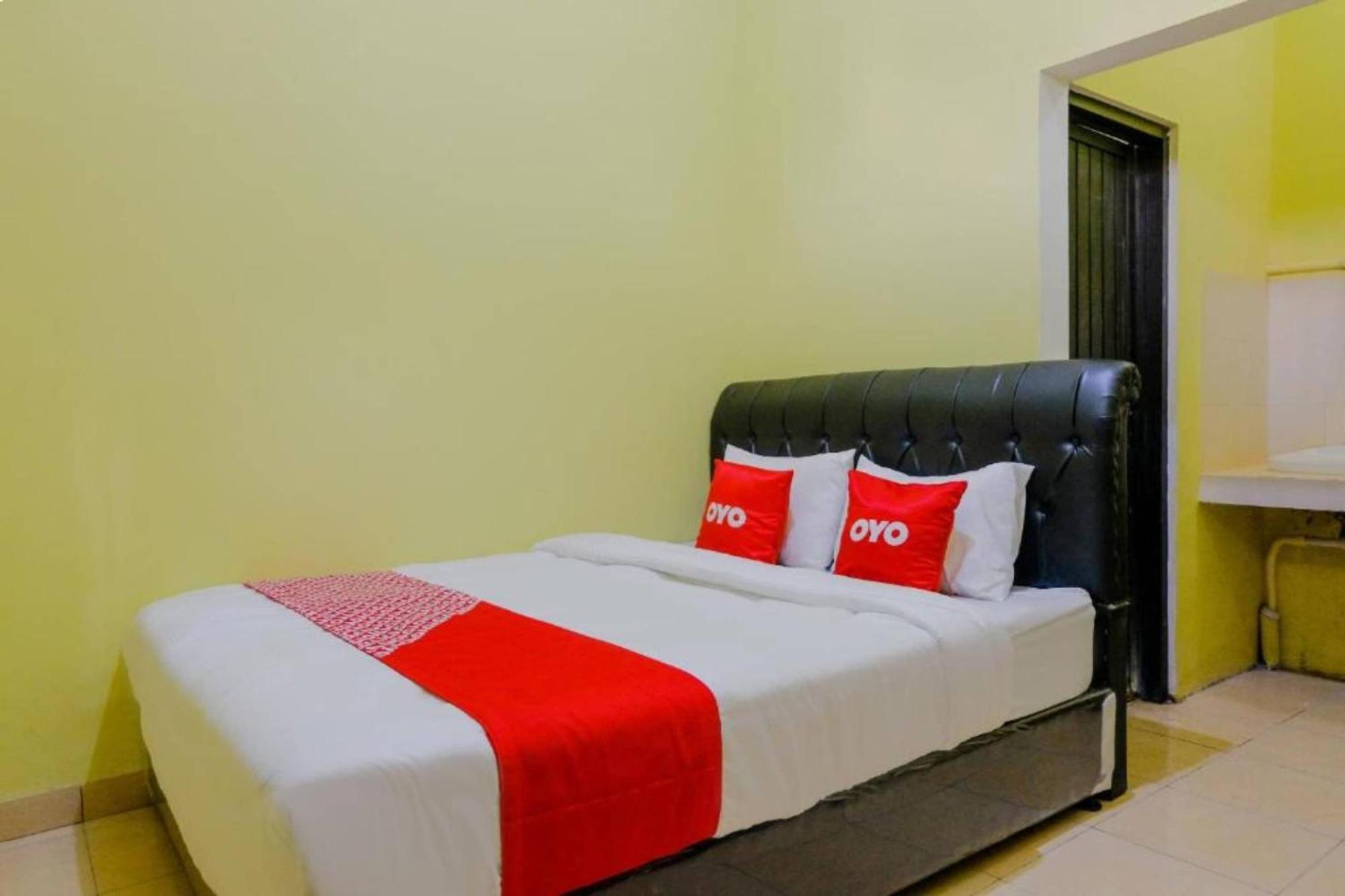 Oyo 1784 Hj. Aniek Residence ماديون المظهر الخارجي الصورة