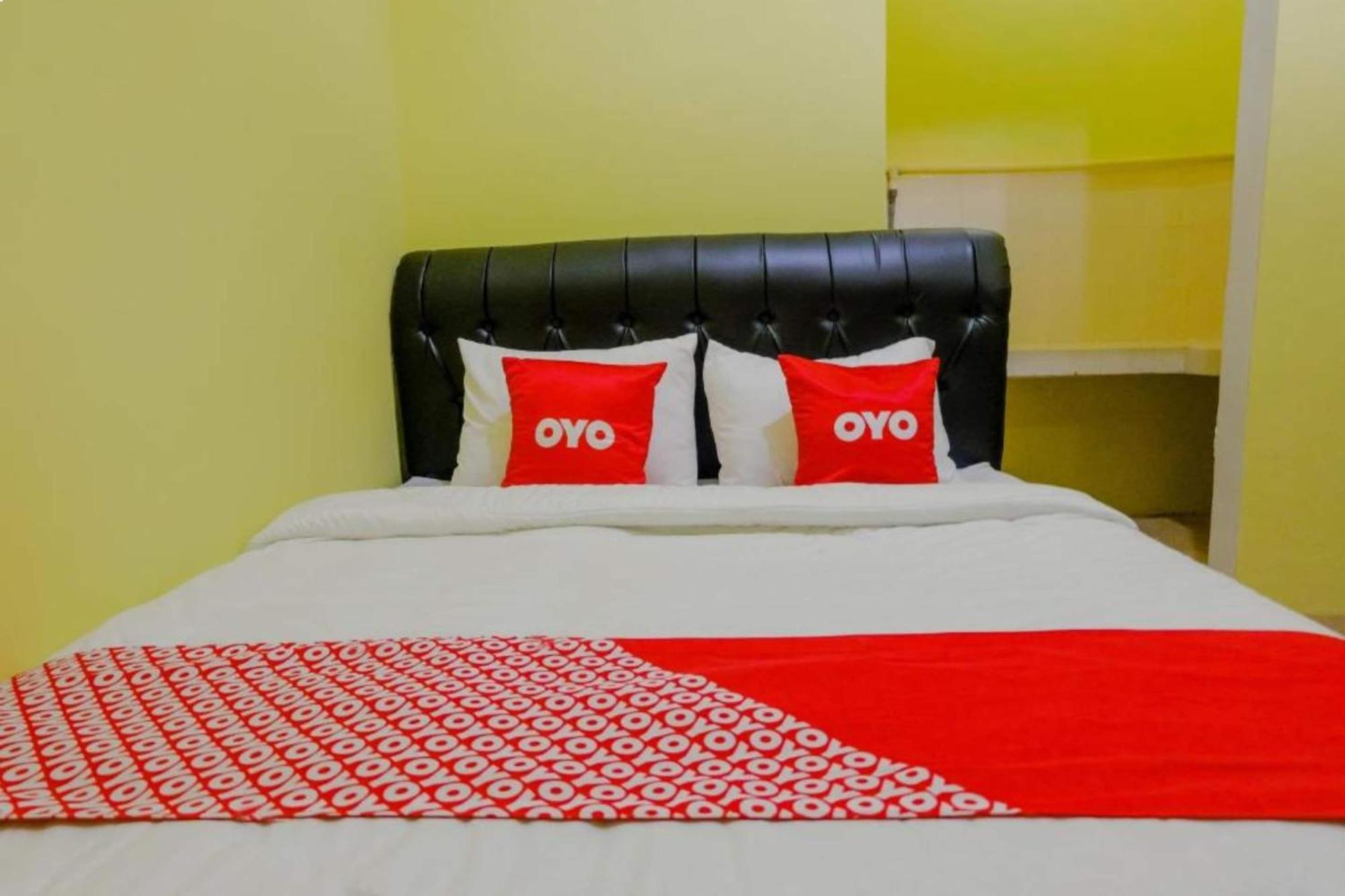 Oyo 1784 Hj. Aniek Residence ماديون المظهر الخارجي الصورة