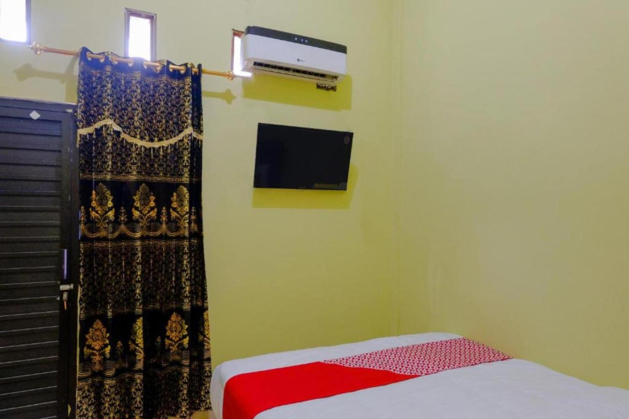 Oyo 1784 Hj. Aniek Residence ماديون المظهر الخارجي الصورة