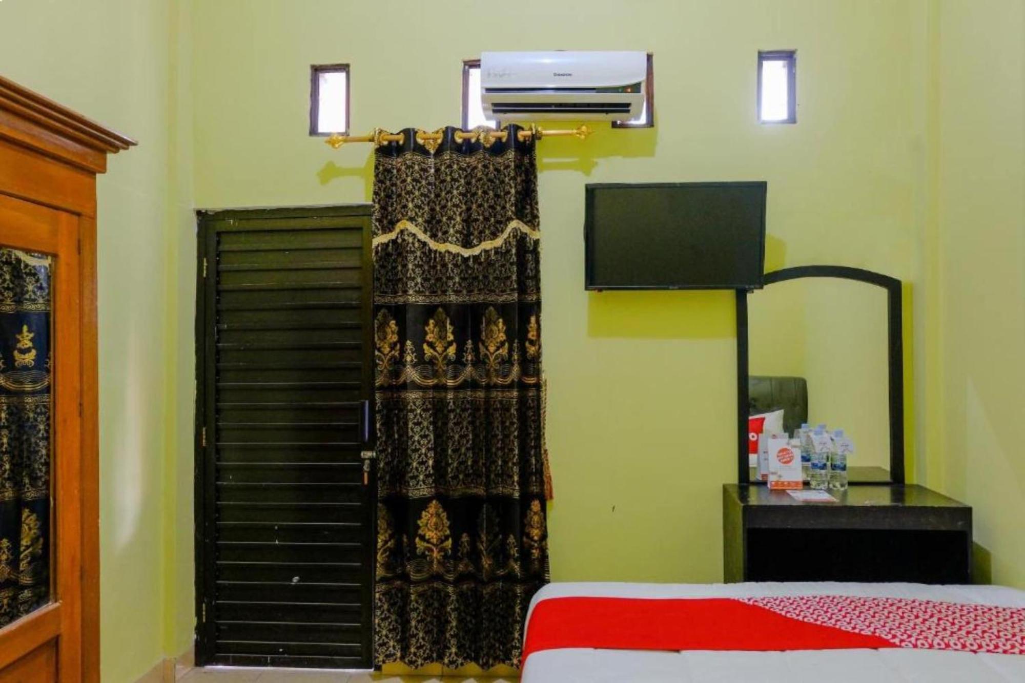 Oyo 1784 Hj. Aniek Residence ماديون المظهر الخارجي الصورة