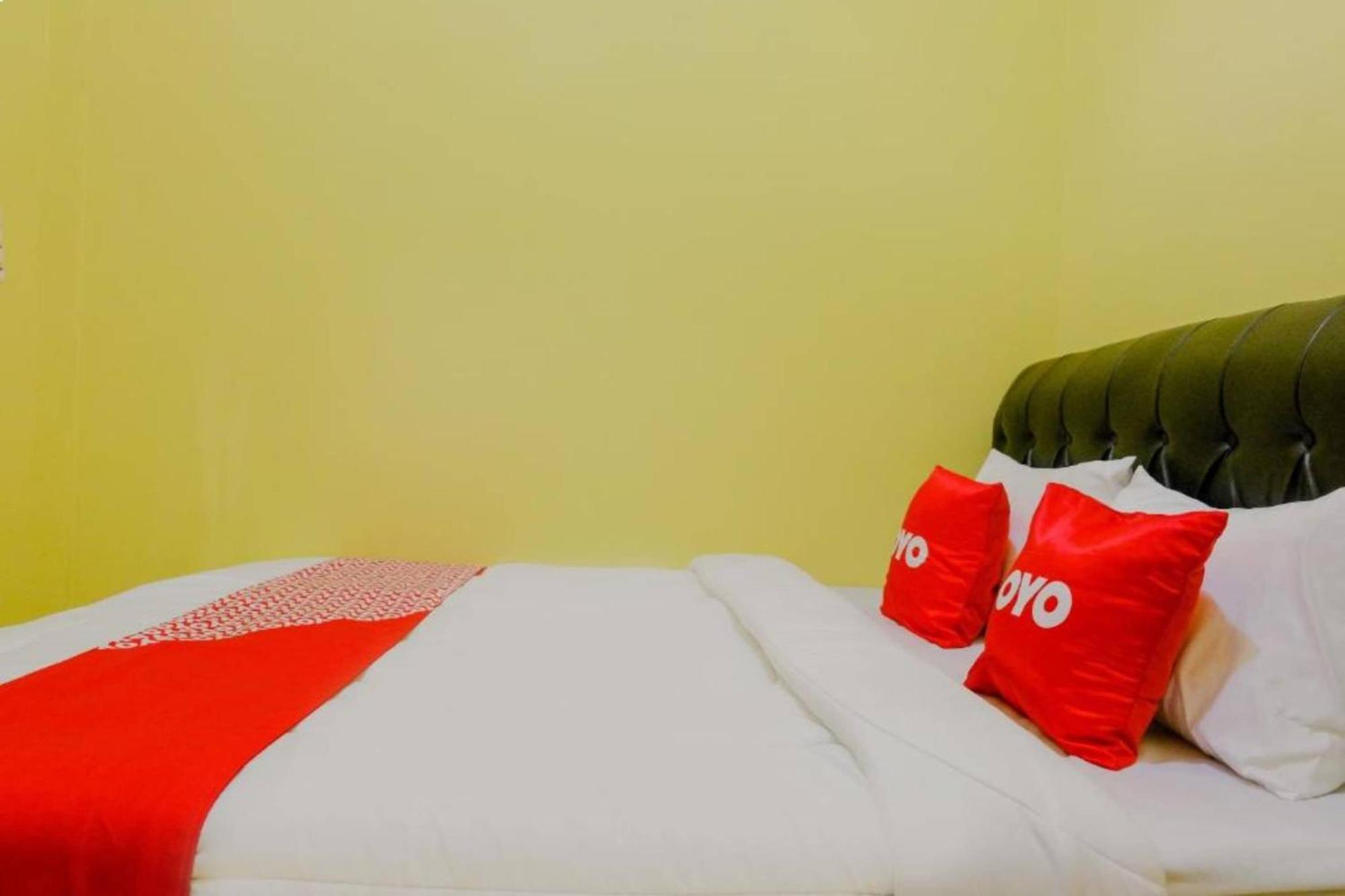 Oyo 1784 Hj. Aniek Residence ماديون المظهر الخارجي الصورة