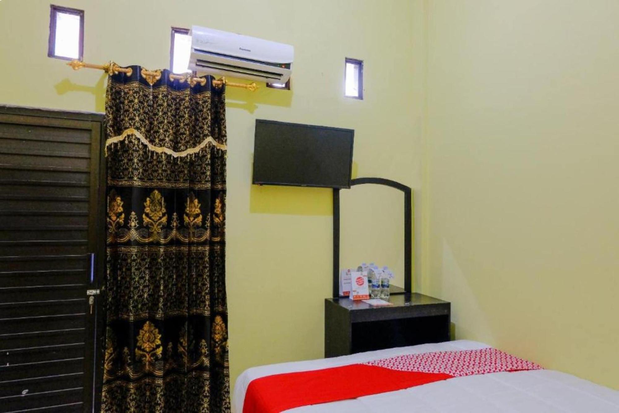 Oyo 1784 Hj. Aniek Residence ماديون المظهر الخارجي الصورة