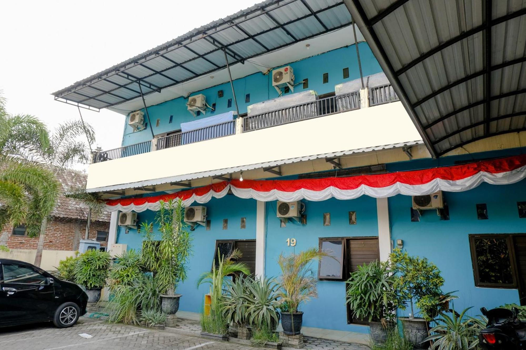 Oyo 1784 Hj. Aniek Residence ماديون المظهر الخارجي الصورة